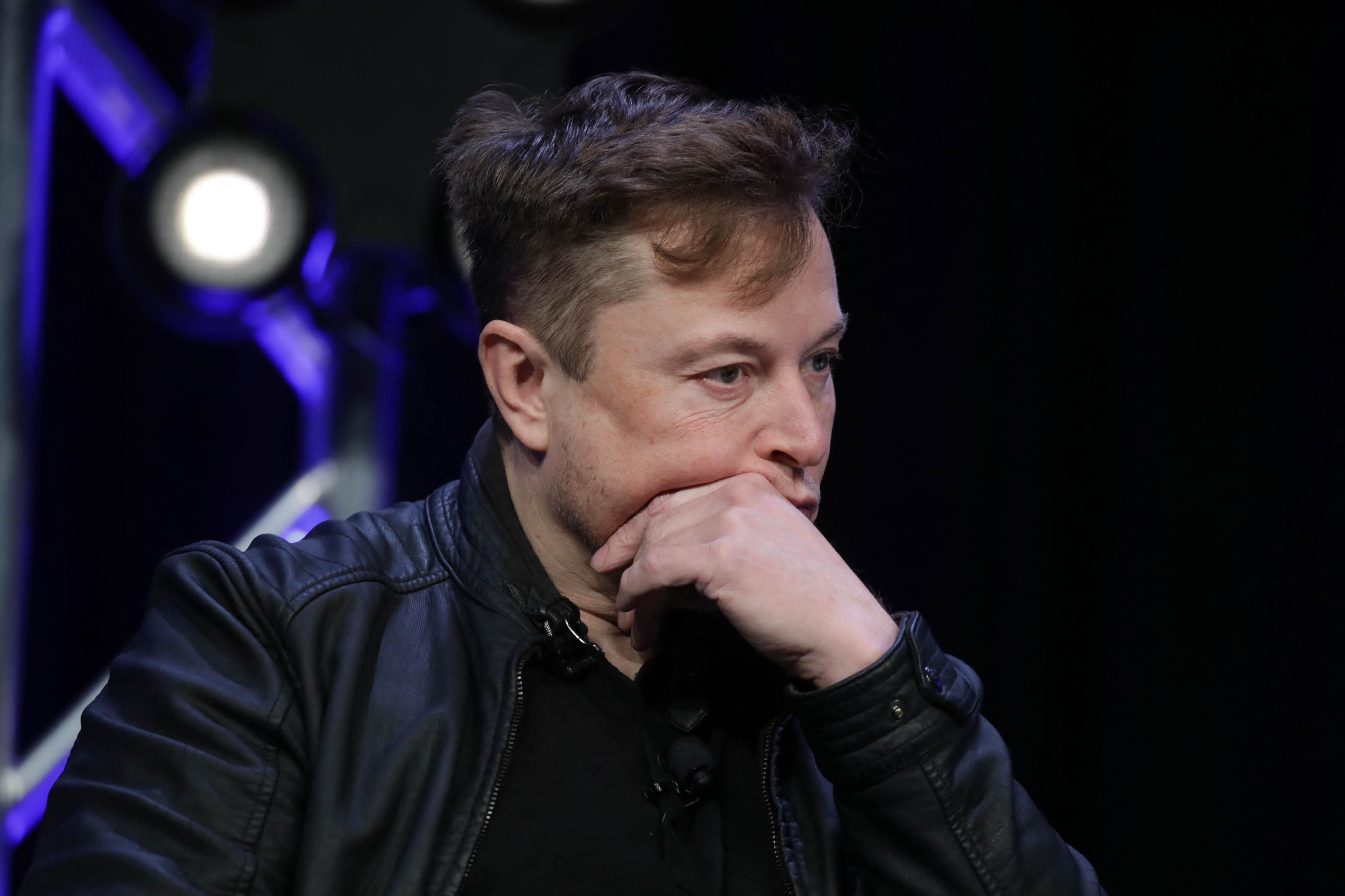 Anunțul ciudat făcut de Elon Musk, șeful Tesla. El spune că renunță aproape la tot ce are și deja a scos la vânzare două dintre casele pe care le deține