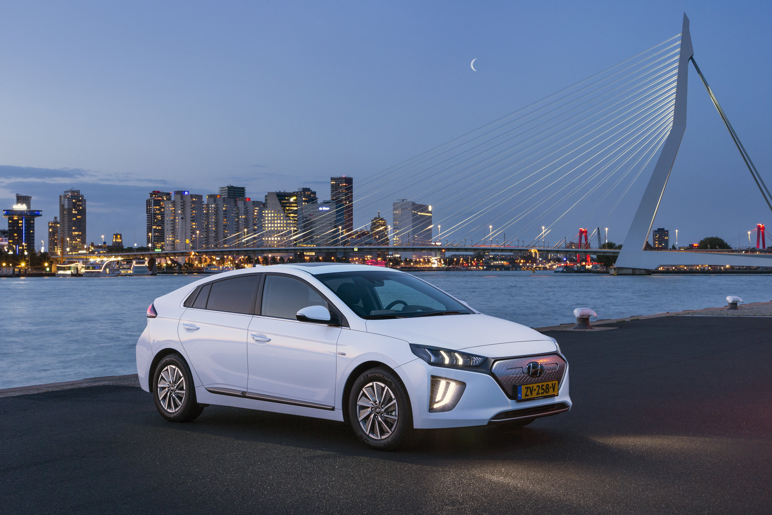 Hyundai mizează pe electrice și, pe o piață în cădere, a livrat în aprilie cu 36% mai multe mașini pe baterii decât în întreg anul 2019