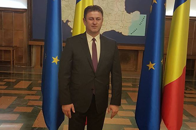 Un primar din România revoltat de numirea unui fost chelner ca manager al spitalului orașului in plină pandemie