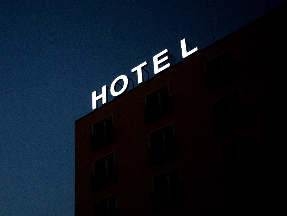 Câți bani primesc hotelierii pentru fiecare cameră care este ocupată de oamenii aflați în carantină. Și care sunt noile modificări