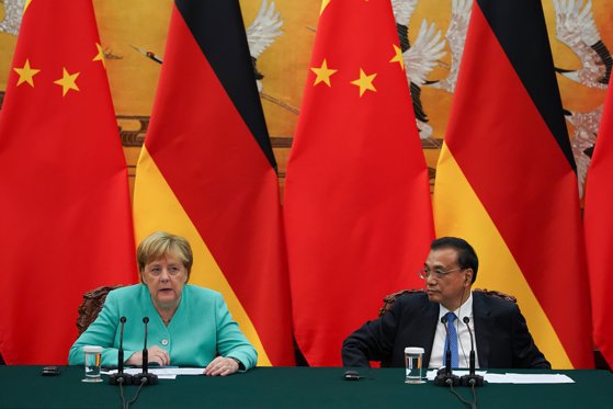 Merkel spune că UE are un ”interes strategic” în relația cu China/ Cel mai important parteneriat al Europei este cel cu SUA