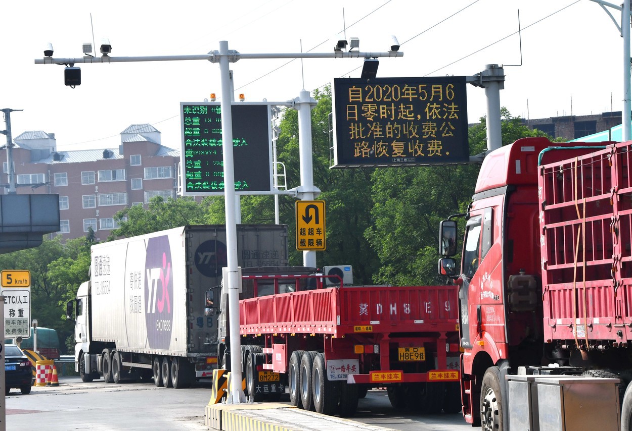 Miracolul chinezesc: Beijingul anunță că exporturile Chinei au crescut cu 3,5% în aprilie față de anul trecut, după ce estmările arătau un declin de 15%. Chinezii au trimis 27 miliarde de mă