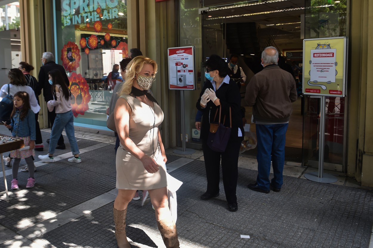 Economia înainte de toate: Grecia și-a repornit economia. Peste 65.000 de companii îli reiau activitatea. GALERIE FOTO