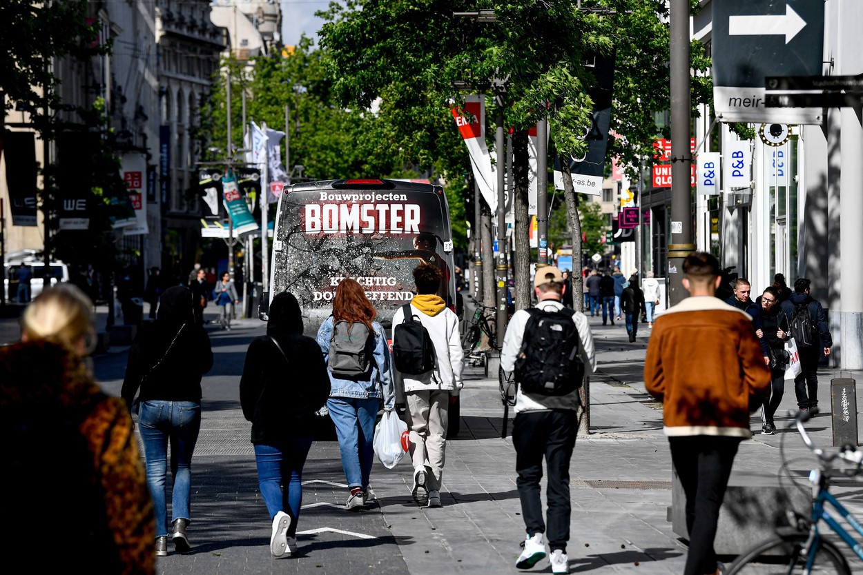 Capitala Europei revine la viață: Din Bruxelles și până în Antwerp, străzile Belgiei freamătă după ce autoritățile au decis redeschiderea magazinelor. GALERIE FOTO