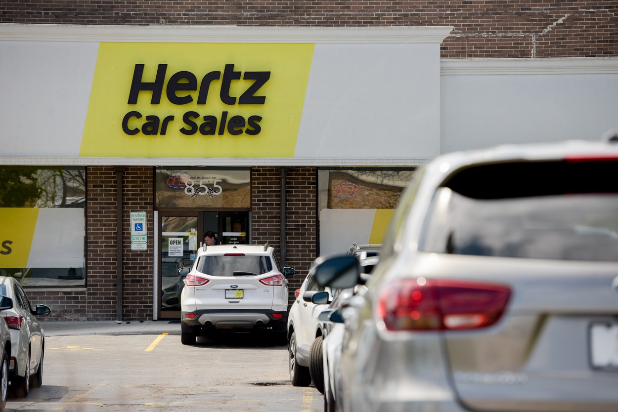 Încă o multinațională este răpusă de criză: Gigantul de închirieri auto Hertz se pregătește să intre în insolvență, după ce nu a mai putut să își achite datoriile față de creditori
