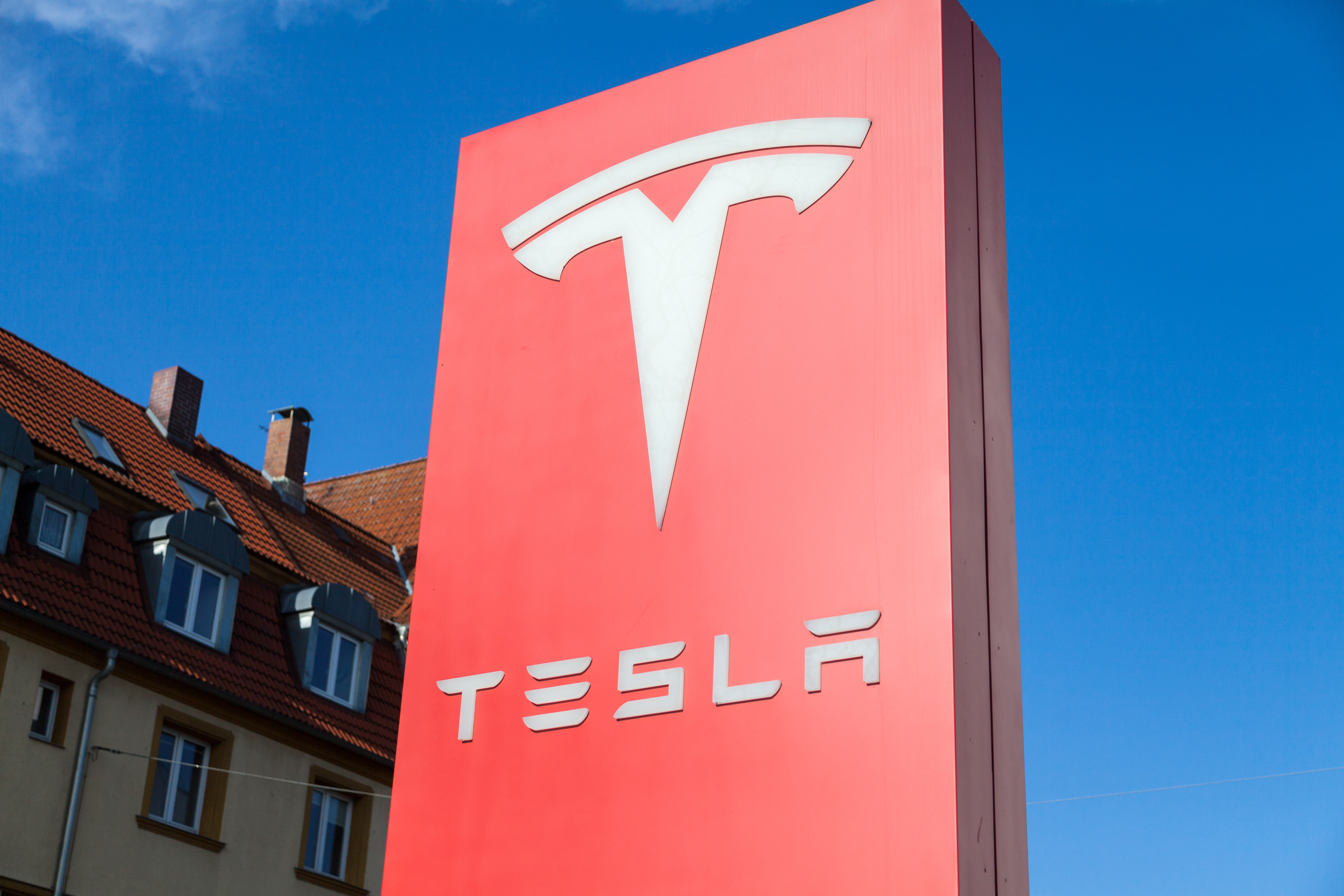 Ce simbolizează logoul Tesla / Explicația lui Elon Musk