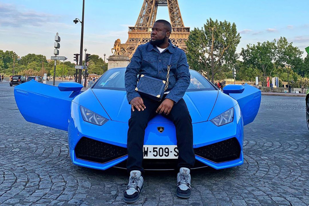 Cum a reușit un influencer să păcălească milioane de oameni și să facă pagube de sute de milioane de dolari. Când a fost arestat avea 30 de milioane de dolari în casă