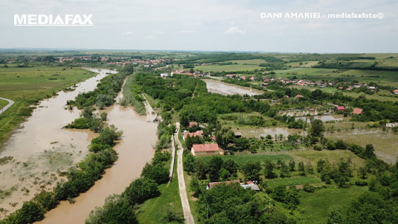 Meteo: România nu scapă de ploile abundente.COD ROȘU în mai multe județe din țară