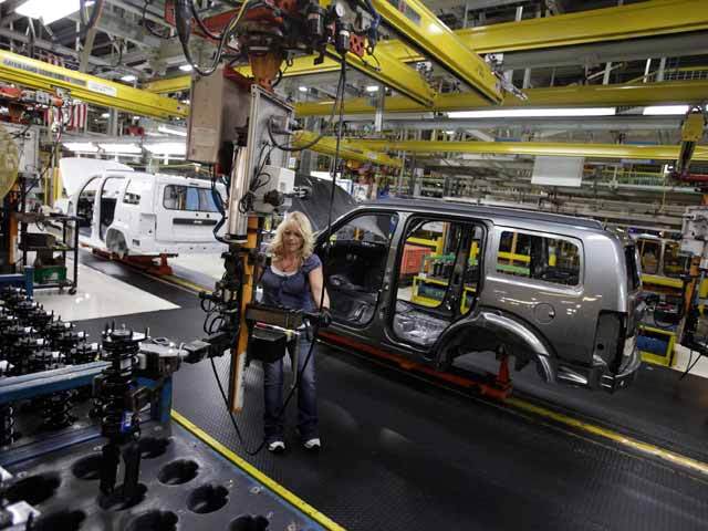 Industria auto din Marea Britanie pierde mii de locuri de muncă în criză: Producătorul de lux Bentley concediază un sfert din forța de muncă