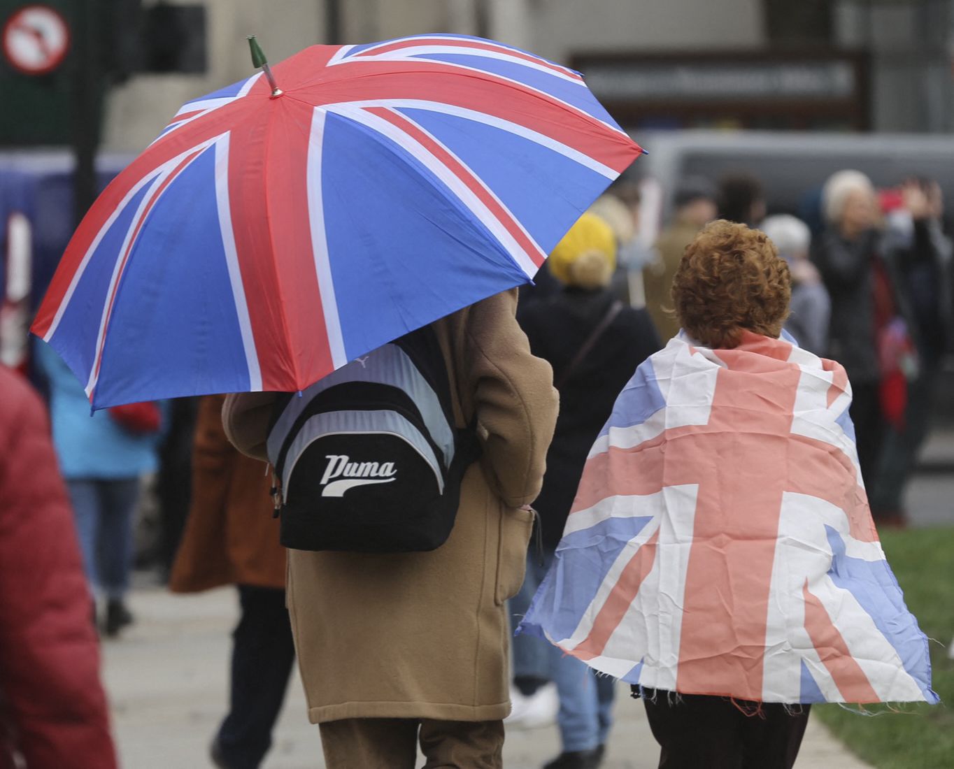 Viață grea pentru românii care lucrează în Regatul Unit: Doar în primele trei luni ale anului, cheltuielile britanicilor au scăzut cu peste 10 miliarde de euro