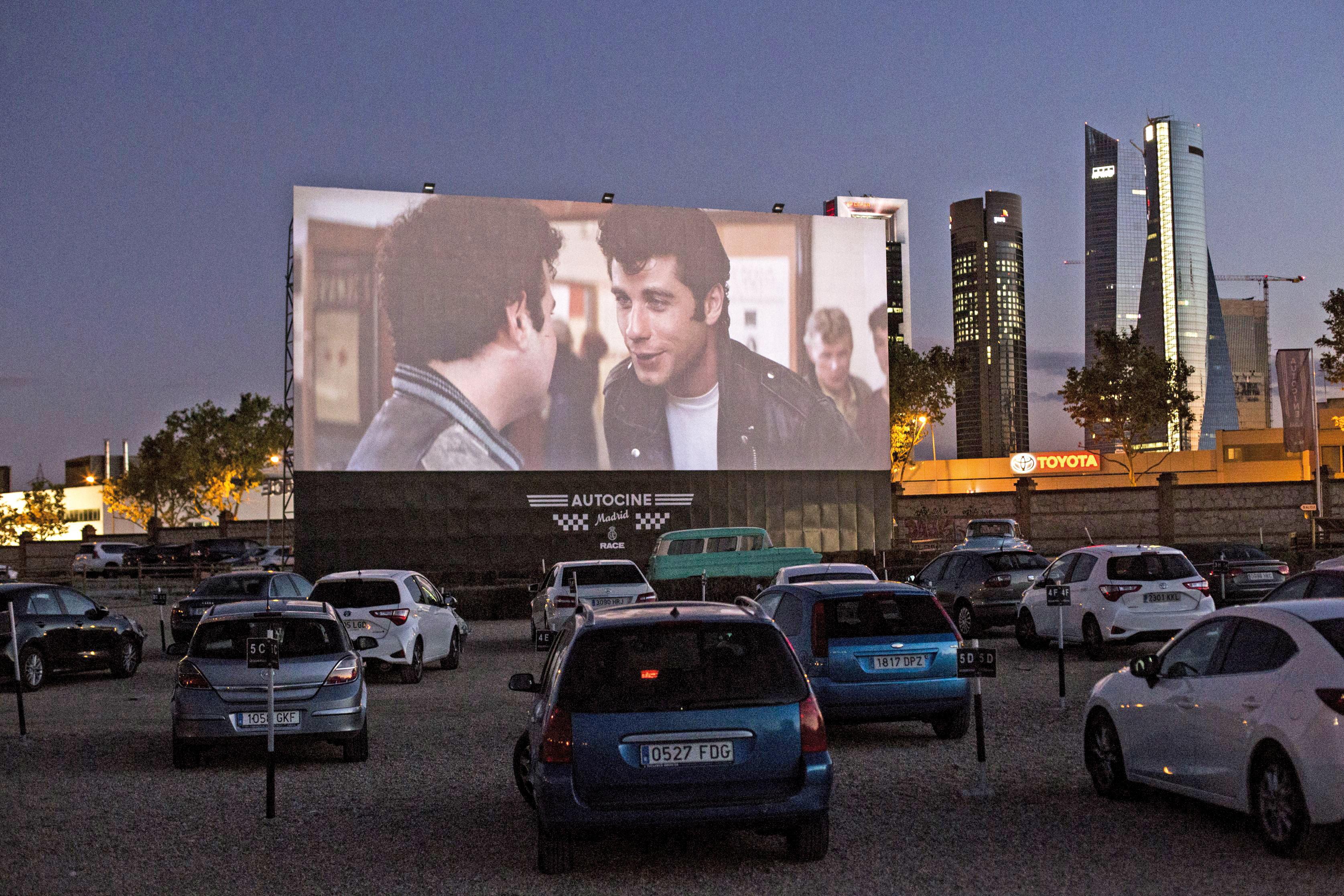 Viață de corporatist: Unde mergem la film în pandemie?