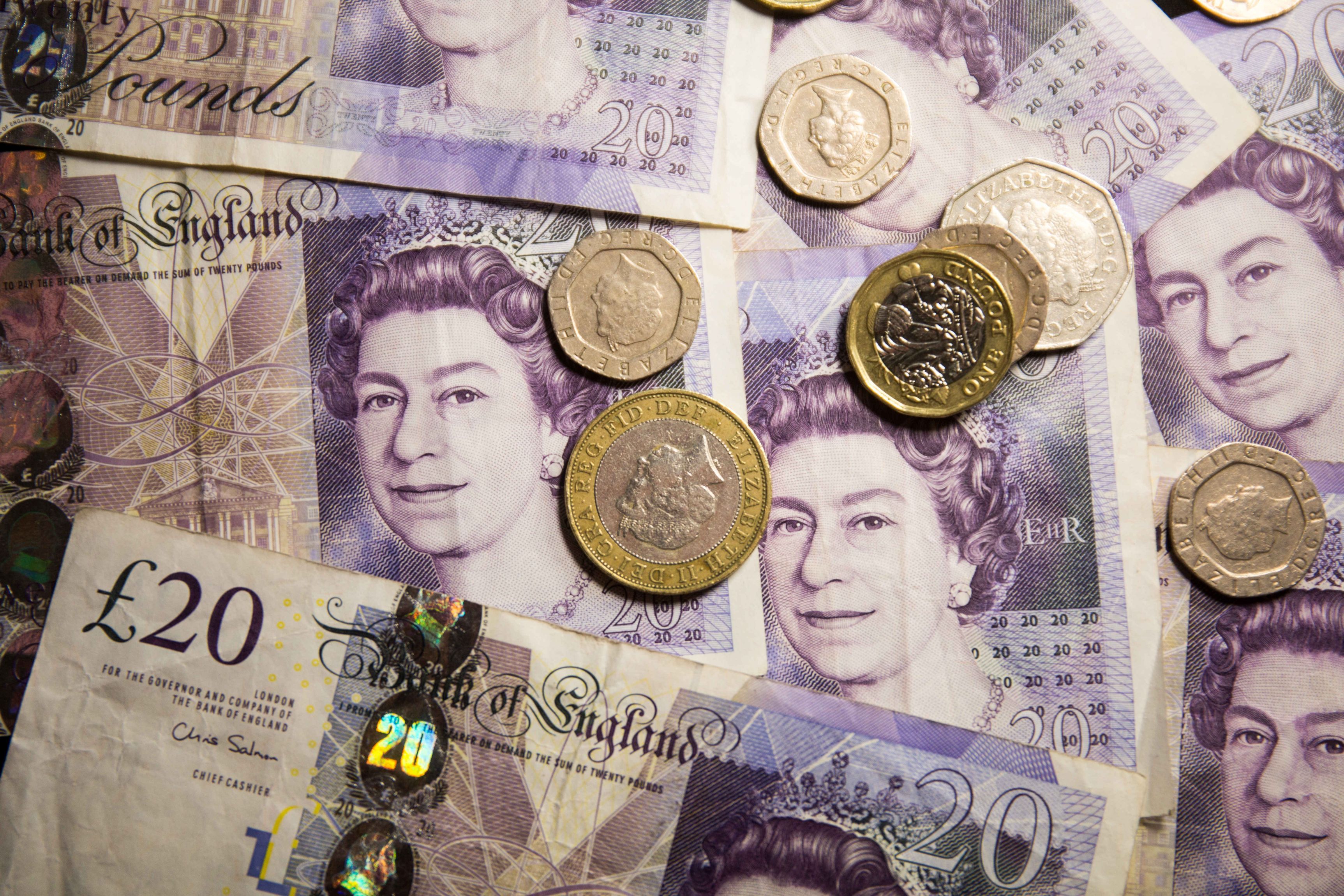 Drumul către recuperare economică: Marea Britanie trebuie să împrumute 400 de miliarde de lire într-o perioadă de numai doi ani