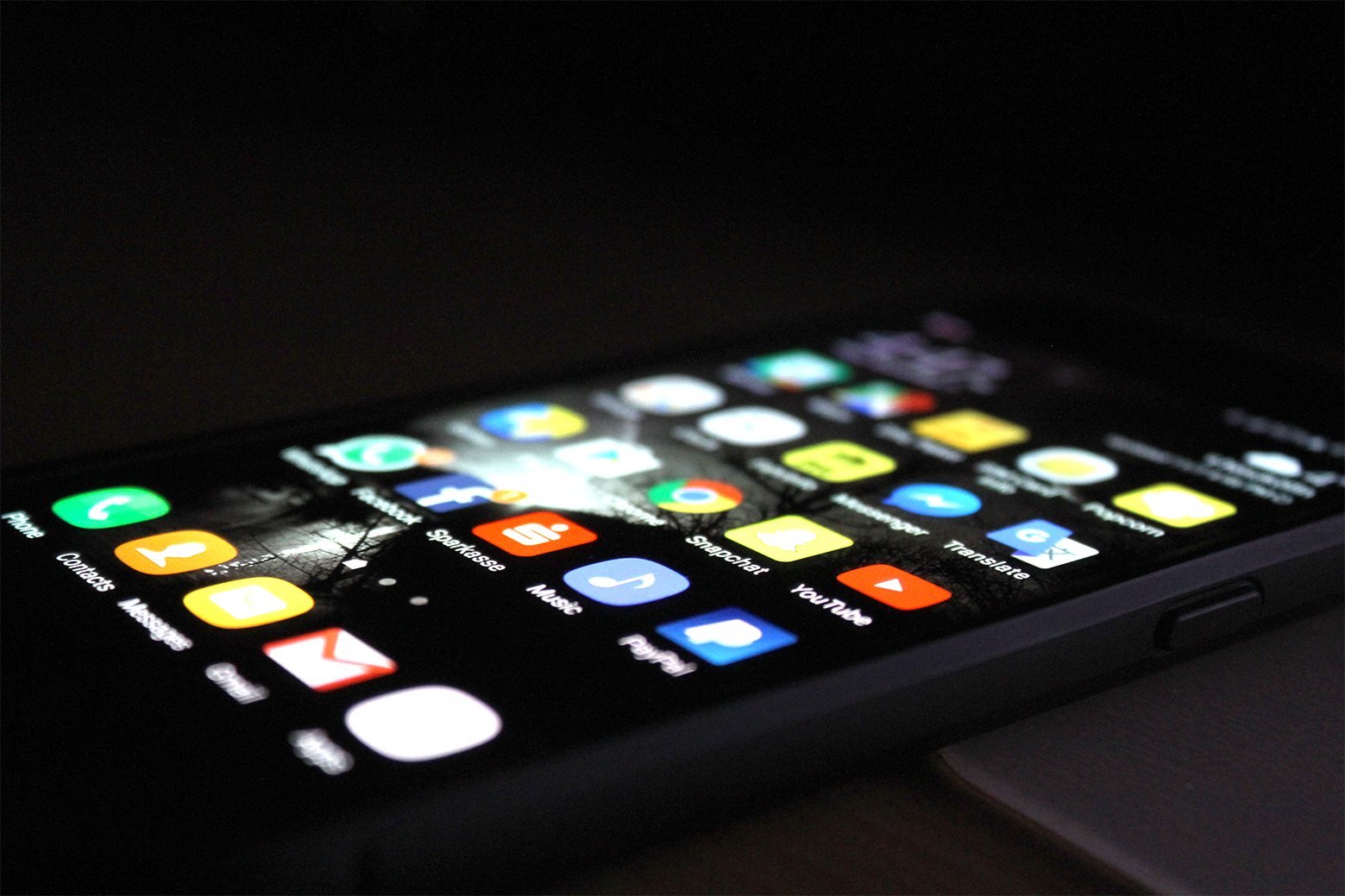 Schimbare istorică la vârful clasamentului celor mai mari producători de smartphone-uri. Ce companie-gigant a luat locul celor de la Samsung