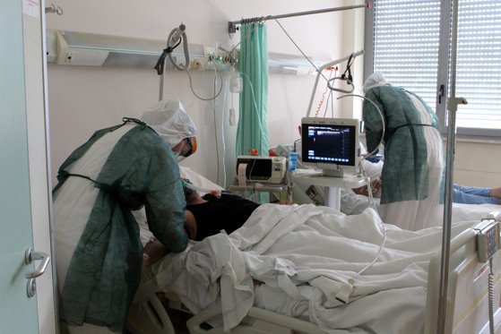 O persoană moare la fiecare 18 secunde de COVID-19. Rata de deces a noului coronavirus a depășit SIDA și malaria