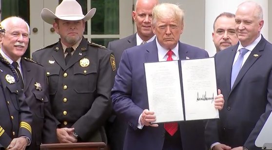 REVOLUȚIE ÎN SUA. Trump reformează poliția americană. Se creează o bază de date cu cei mai agresivi ofițeri