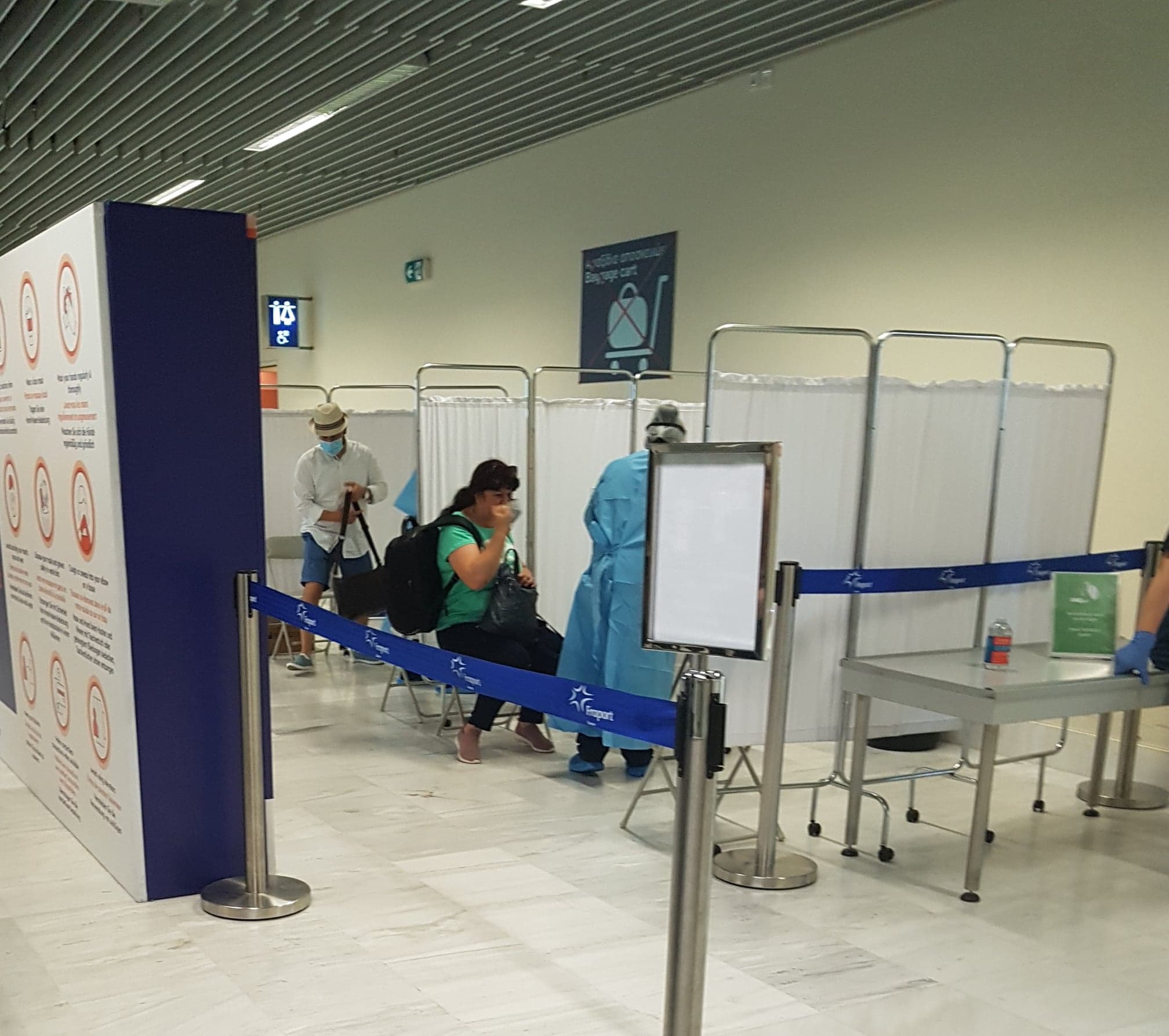 Cât durează testul de coronavirus făcut la aterizarea în Grecia și ce nu trebuie să vă lipsescă în avion - FOTO