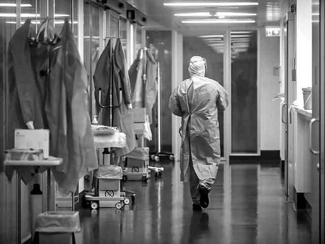 Jumătate dintre județele țării au sub zece medici infecționiști pentru sute de mii de pacienți. În total, sunt 700 de medici infecționiști în toată țara, în plină pandemie de COVID-19