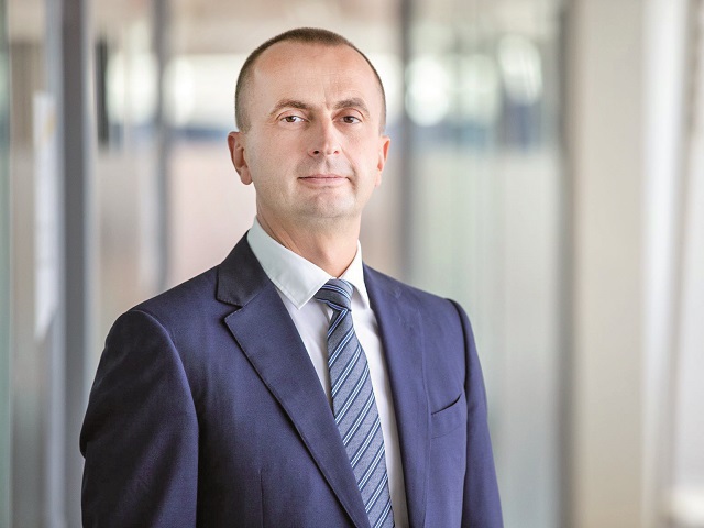 Bogdan Ion, EY: Dacă revenirea nu va fi în V, consumul se va restrânge și mai mult. Revenirea s-ar putea să fie în formă de L, cu mici reveniri și scăderi