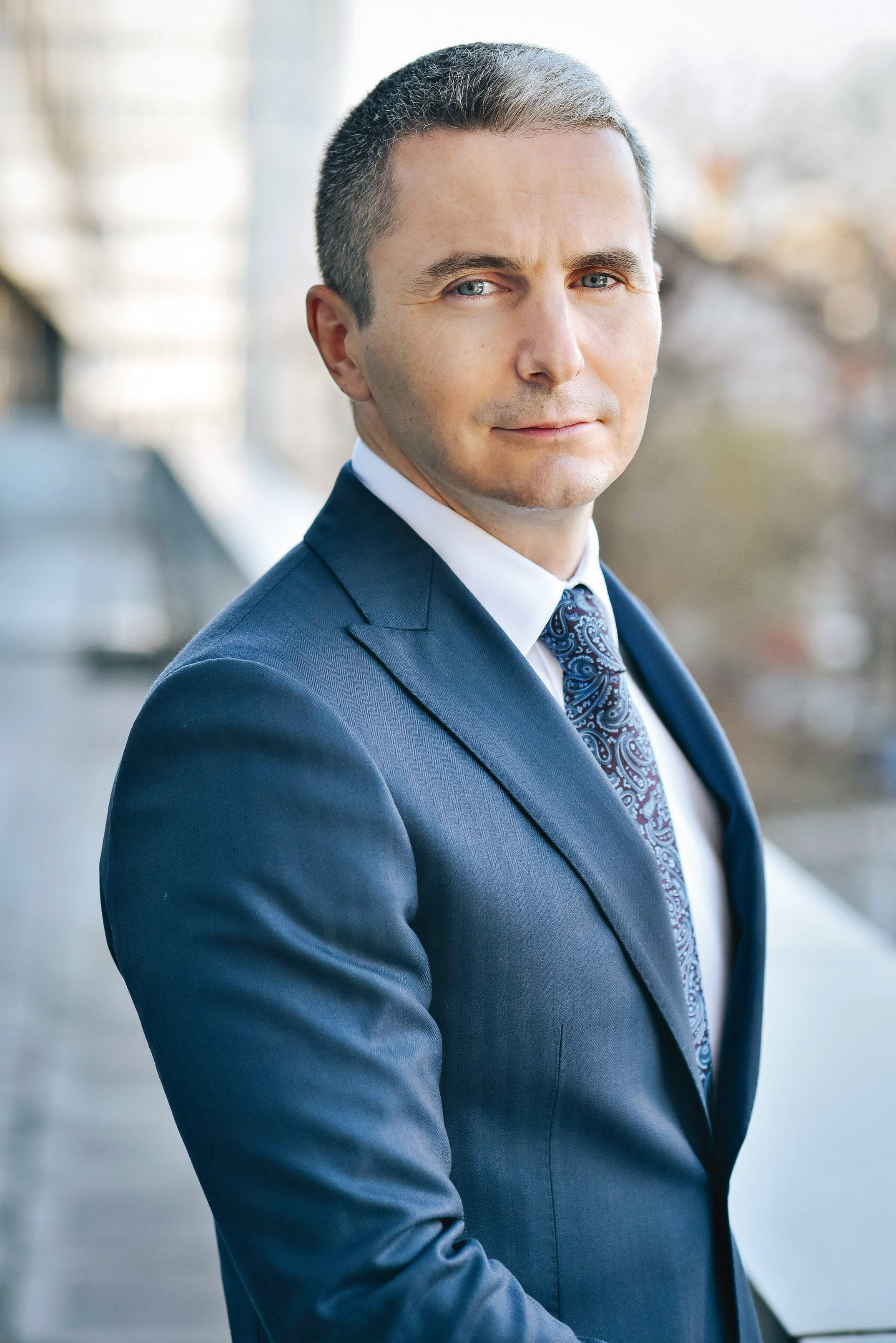 Business MAGAZIN lansează o nouă ediție a anuarului 100 TINERI MANAGERI DE TOP, cea cu numărul 15