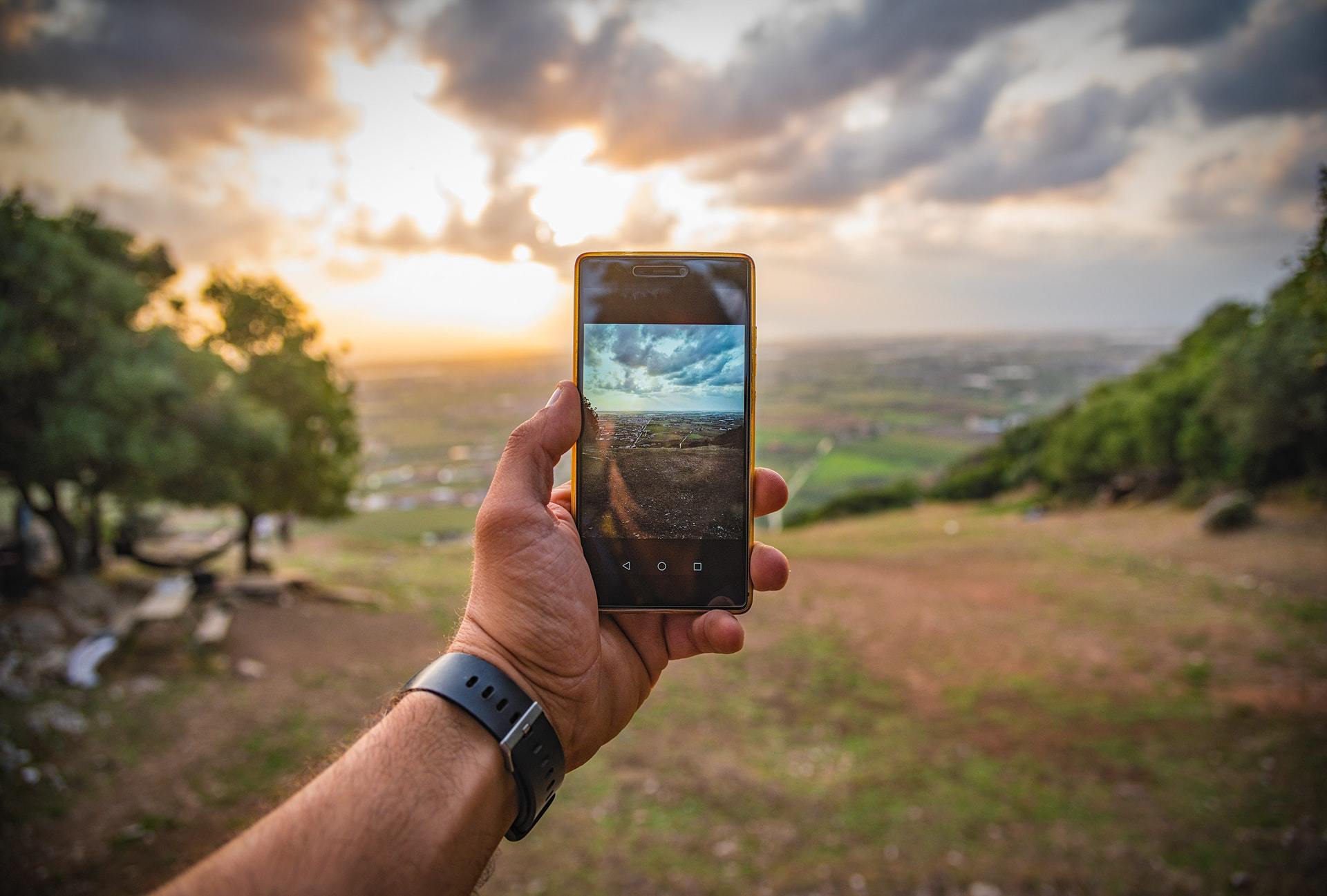 (P) De ce merită să cumperi Huawei P10 în 2020. Update surpriză de la producător