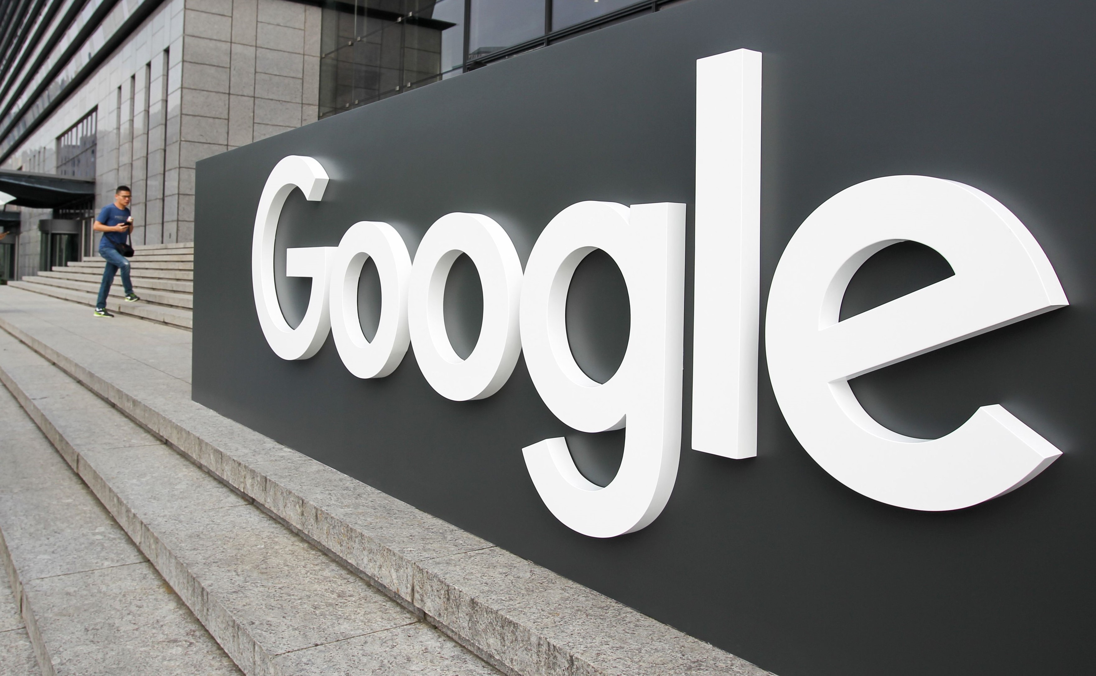 Proiect masiv anunțat de Google: Gigantul de pe Silicon Valley construiește un cablu subacvatic de fibră optică ce va conecta Statele Unite cu Marea Britanie și Spania