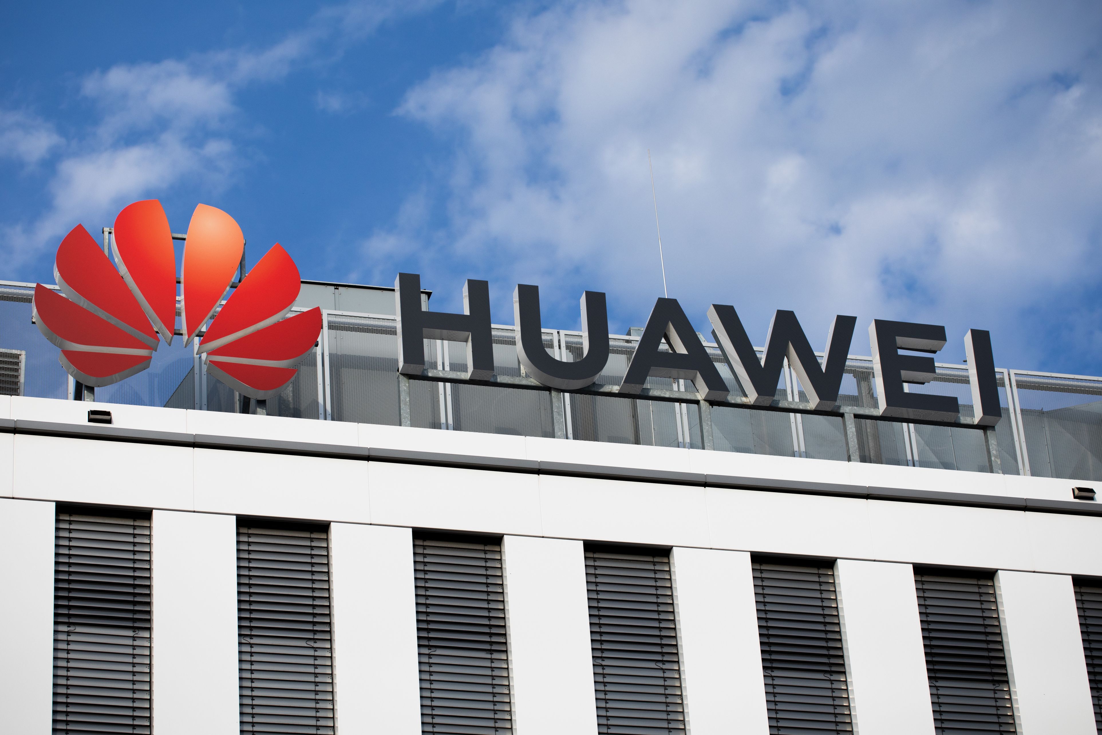 Huawei întrece Samsung și Apple și devine primul producător mondial de telefoane mobile