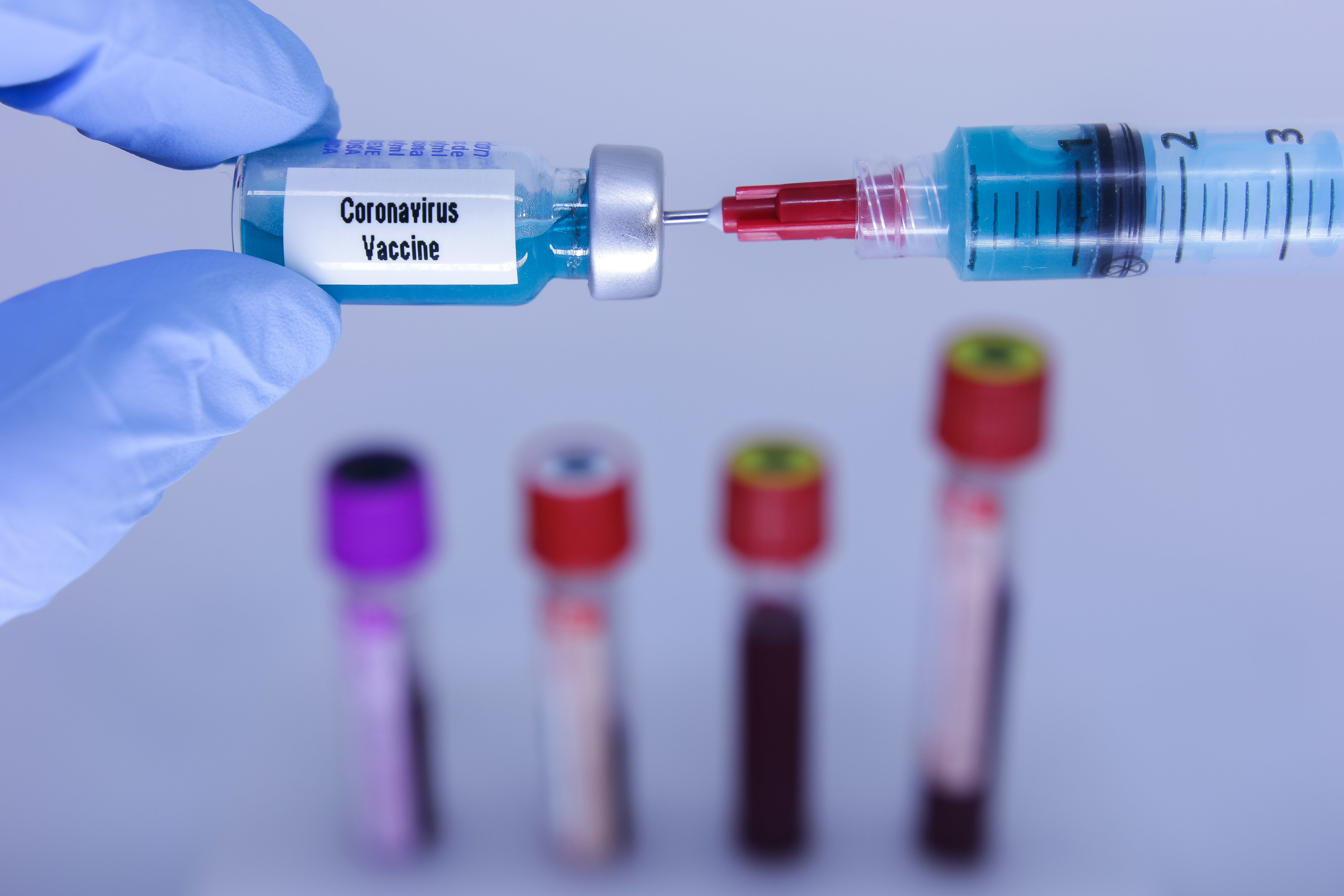 Analiștii din cadrul companiei de biotehnologie Moderna: Vaccinul pentru coronavirus poate intra pe piață la începutul lui 2021, urmând să fie comandate 5 miliarde de doze în următorii ani