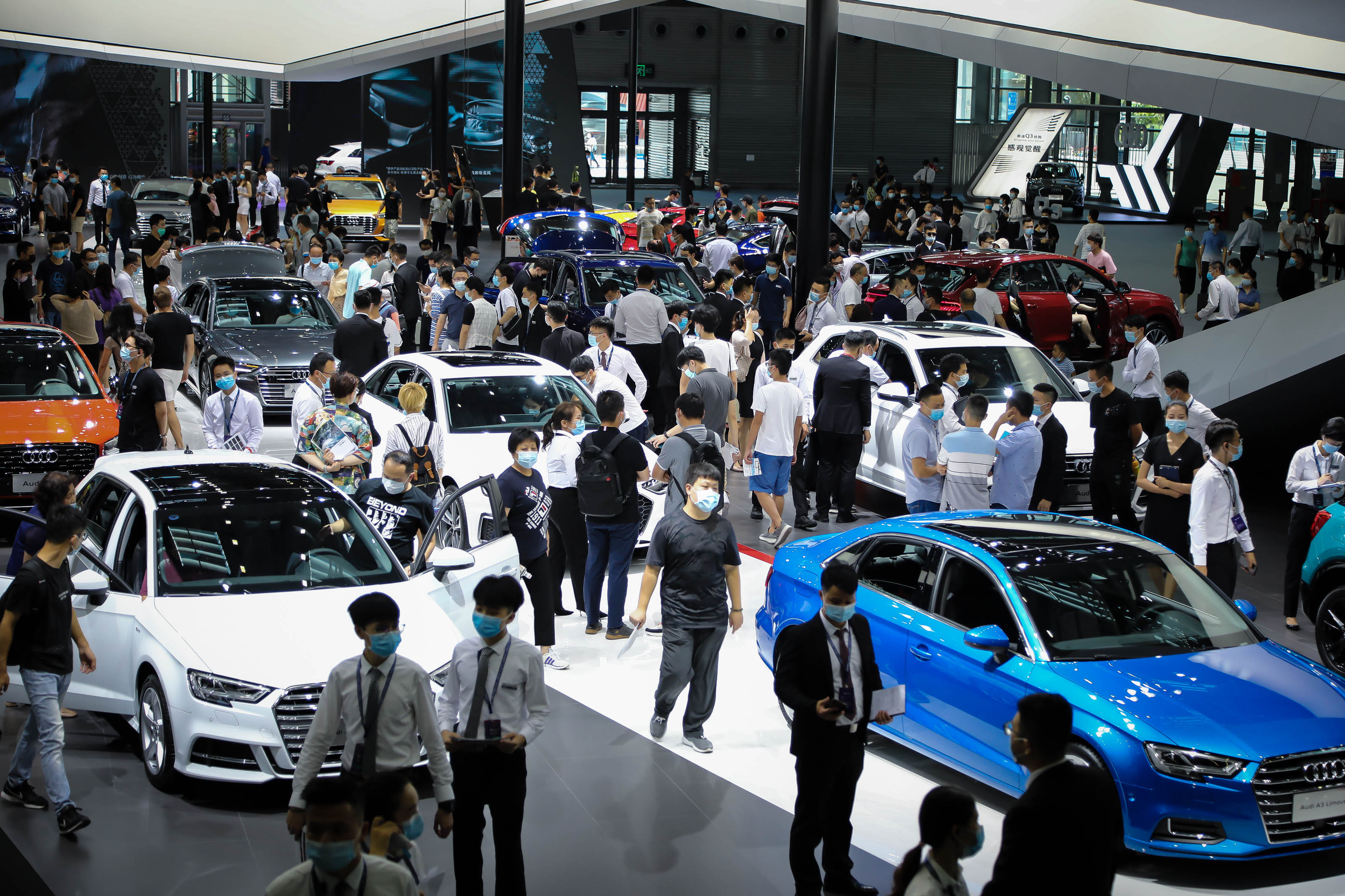 Piața auto din China, prima la nivel mondial, a înregistrat pierderi de 22,4% în prima jumătate a anului