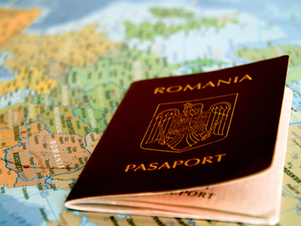Turiștii români completează un formular online când merg în Belgia, din 1 august