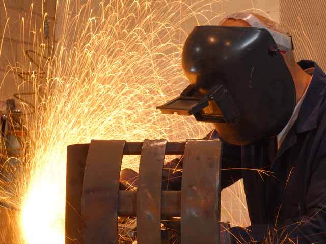 Incă o companie mare din România își închide producția și CONCEDIAZĂ 1.200 de oameni