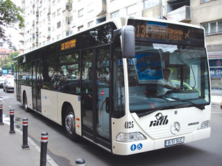 Controale pentru nepurtarea măștii în autobuzele din București. S-au aplicat 16 amenzi