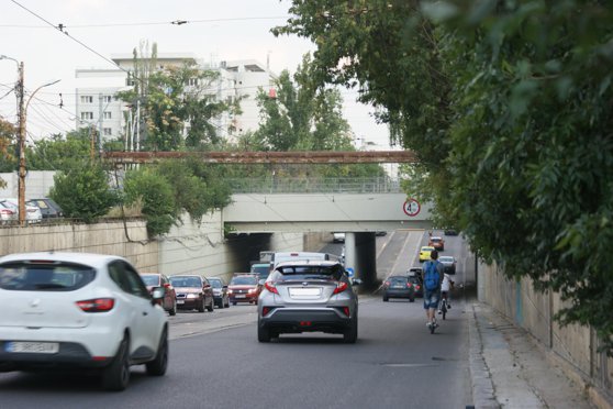 Doar in România. Pasajul CFR Constanța din Sectorul 1 a fost consolidat, dar pe jumătate. Motivul?