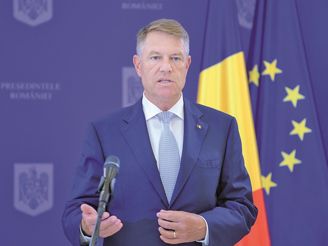 Iohannis, despre traseismul politic: Nu văd cu ochi buni aceste racolări