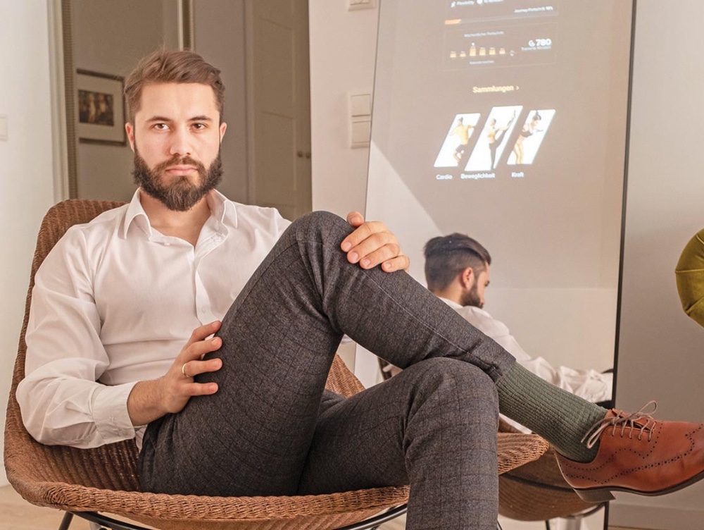 Românul din Caransebeș care a creat în Germania un al al treilea ecran inteligent după TV și telefon