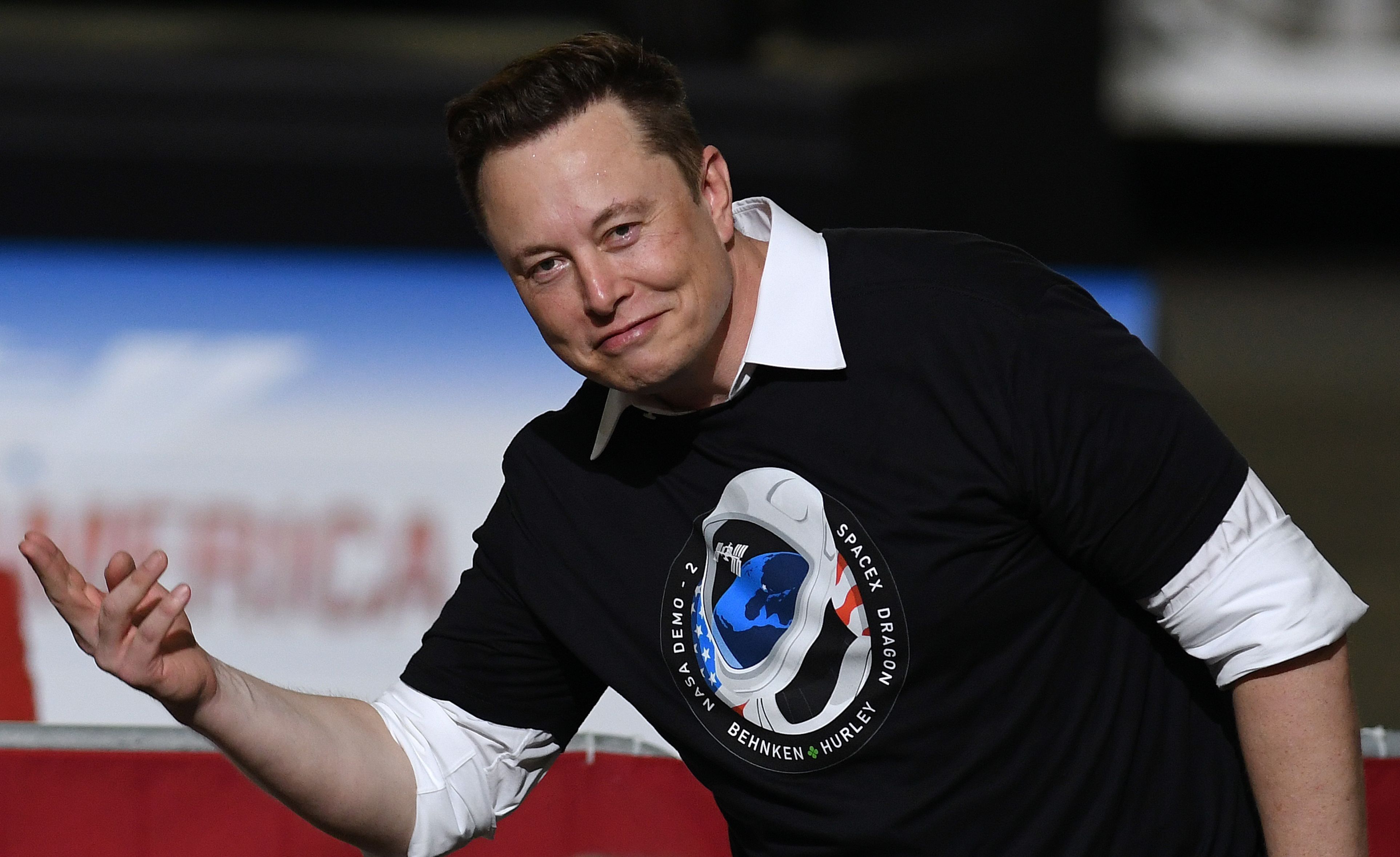 Averea lui Elon Musk a trecut de 100 de miliarde de dolari în aceeași zi în care Jeff Bezos a ajuns pentru prima dată la pragul de 200 de miliarde. Acțiunile Tesla au crescut cu 400% în 2020