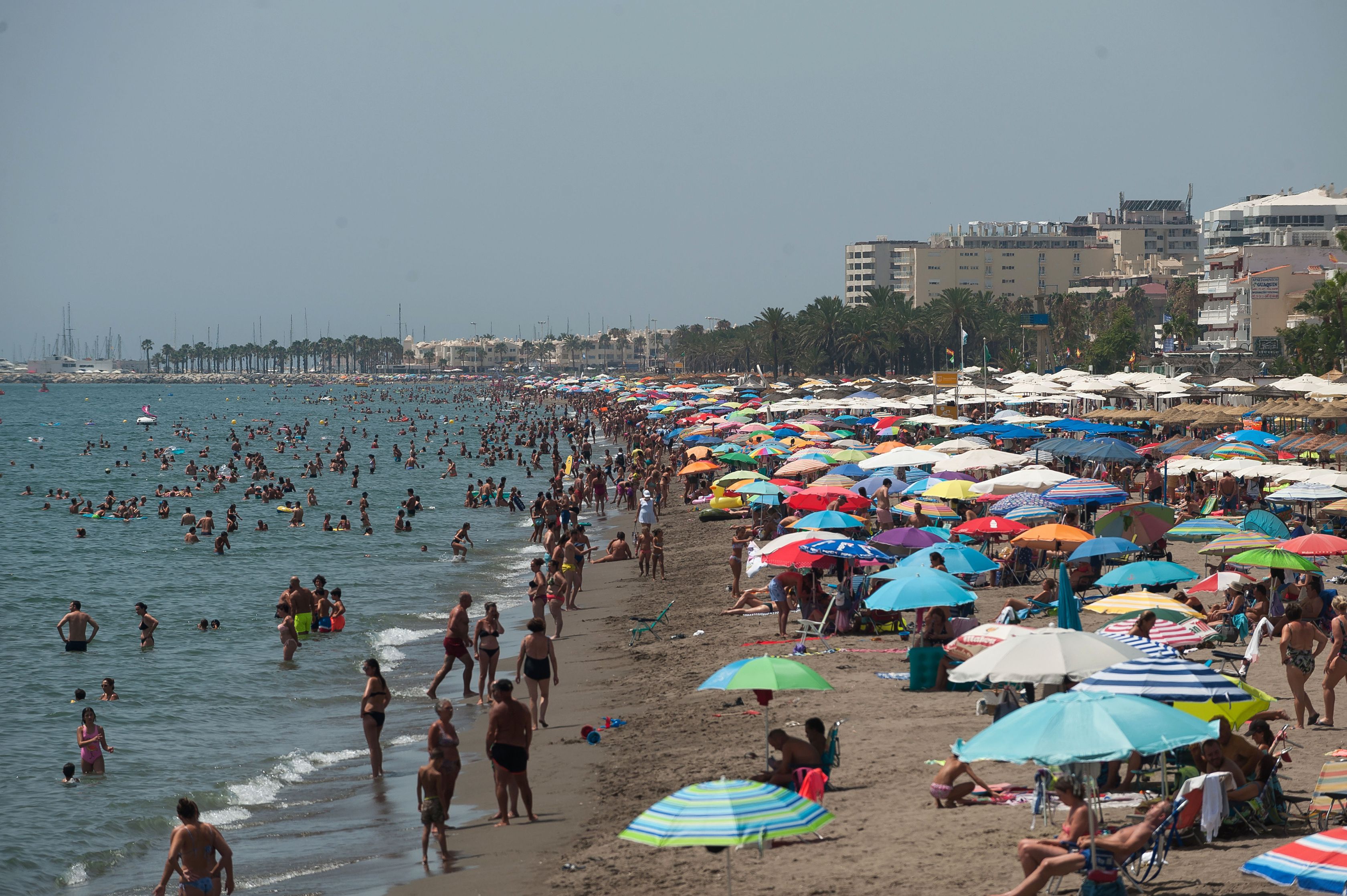 Unele dintre cele mai mari companii de turism din Europa refuză să le înapoieze banii clienților care și-au amânat planurile de călătorie din cauza coronavirusului