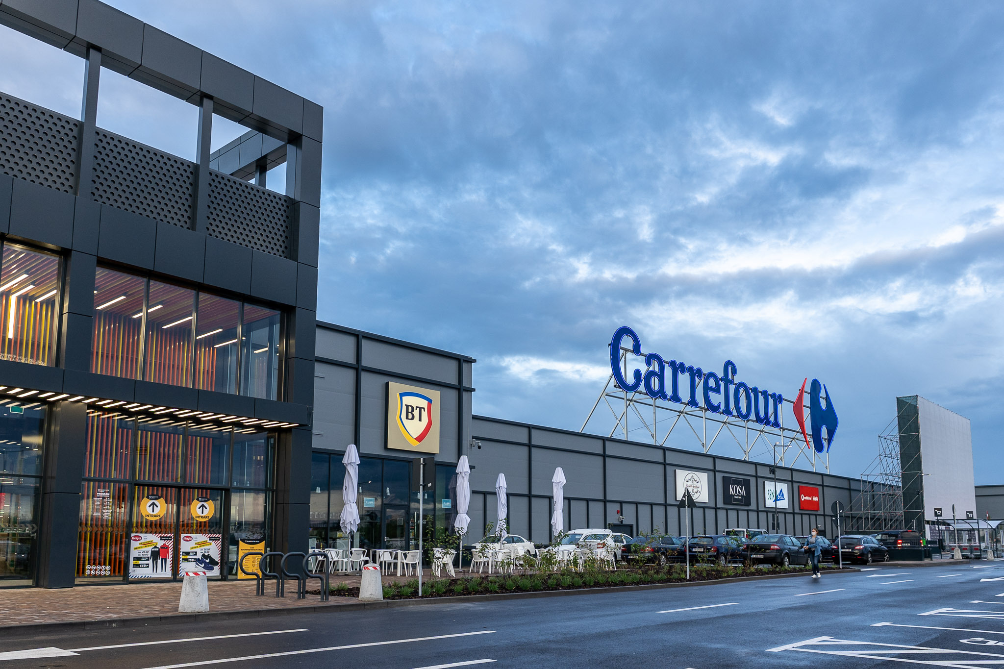 (P) Carrefour deschide primul hipermarket din Târgoviște și aduce opțiuni multiple de cumpărare, online și offline