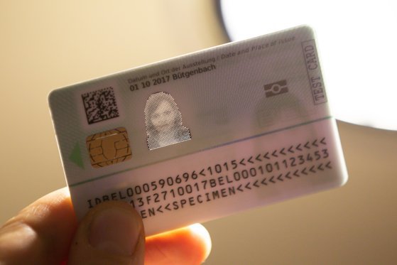 Îți vei putea înlocui buletinul actual cu o carte electronică de identitate. Ce date vor mai fi trecute pe cip