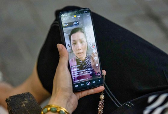Cât ajunge să câștige un român influencer pe TikTok pe o singură postare