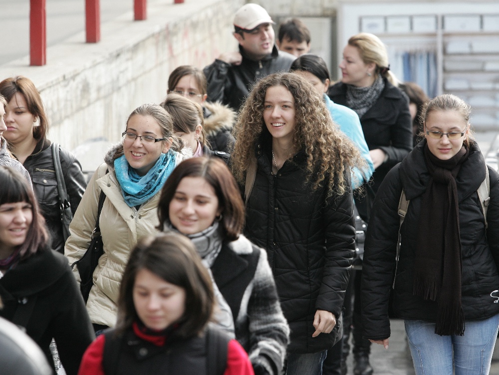 Studiu: Tinerii au renunțat la distracție în perioada stării de urgență