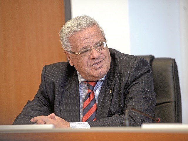 ”După 30 de ani“ rupe tăcerea. Dezvăluiri despre începuturile lui Mugur Isărescu și despre cei care au preluat puterea după căderea comunismului