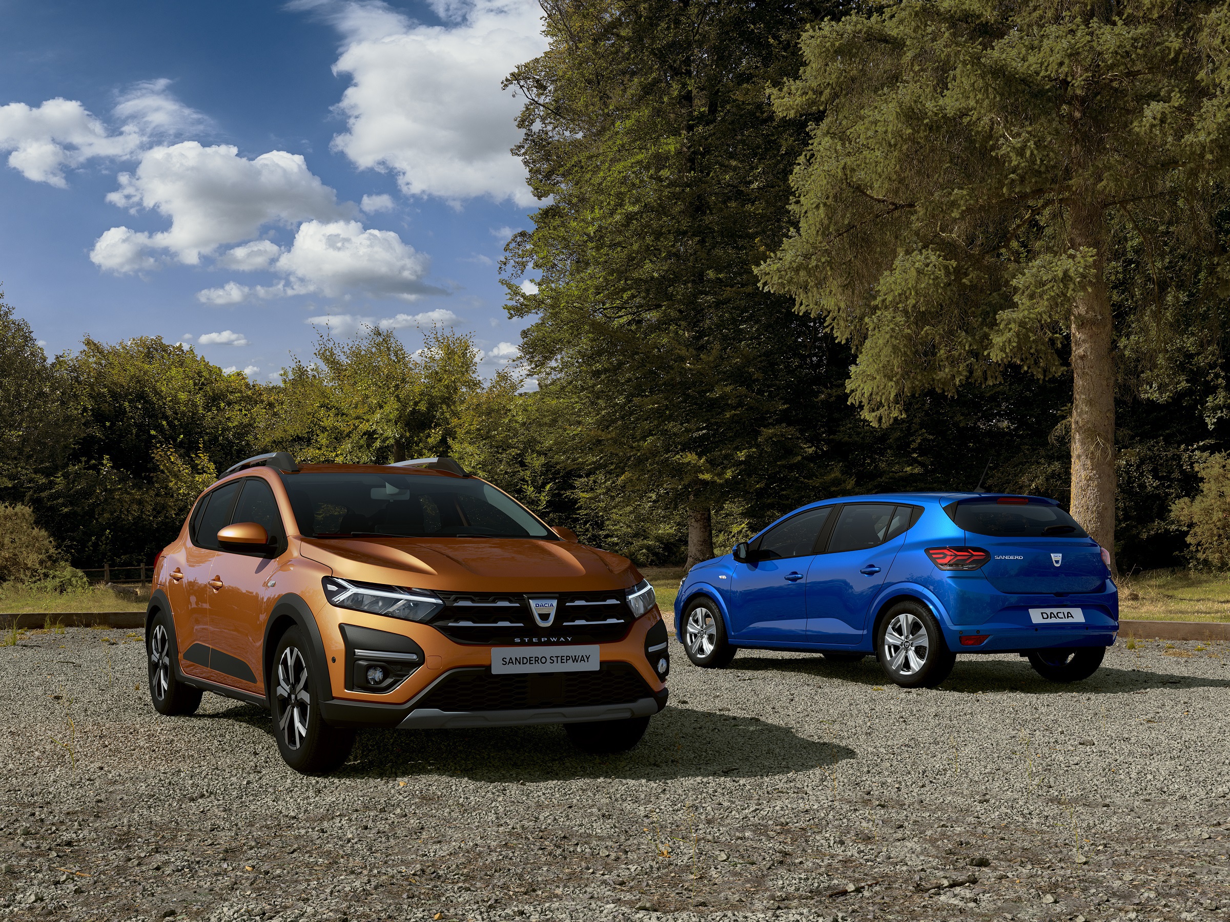 REVOLUȚIE la Dacia. Cum arată noile modele Logan și Sandero. Galerie FOTO