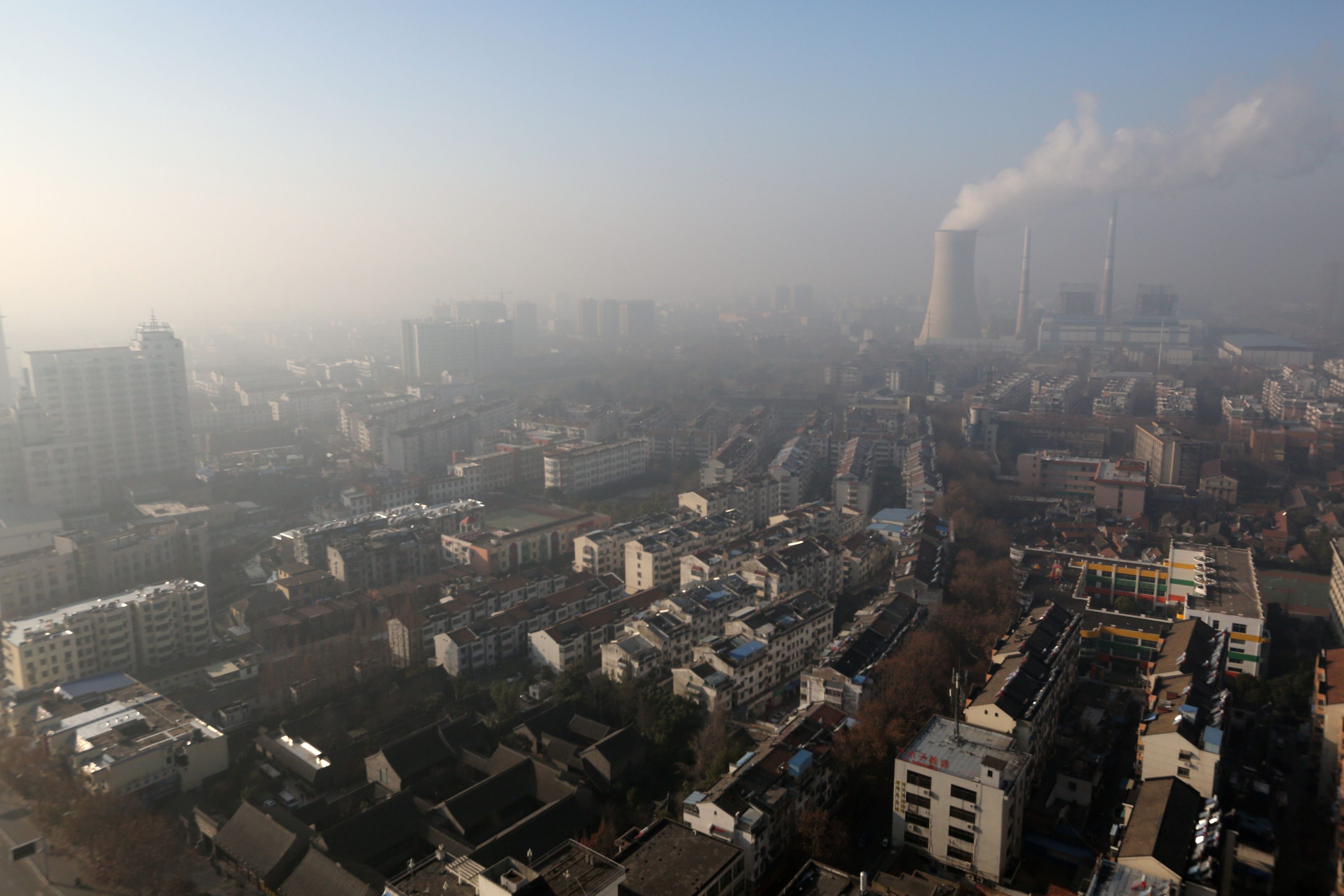 În doar 25 de ani, cei mai bogați oameni din lume au generat de două ori mai multe emisii de carbon decât populația săracă a planetei