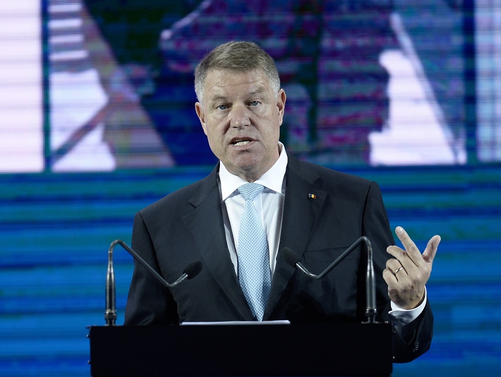Iohannis: Am asistat luni la o situație care a frizat ridicolul