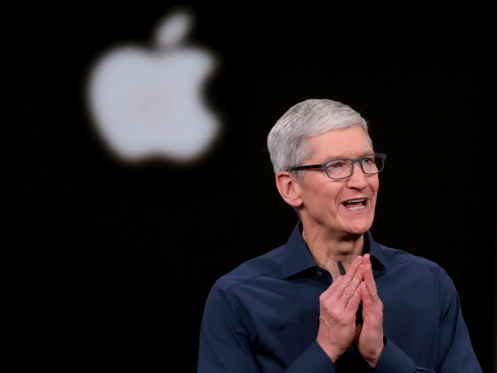 CEO-ul Apple, Tim Cook, va păstra unele obiceiuri ale telemuncii și după criză
