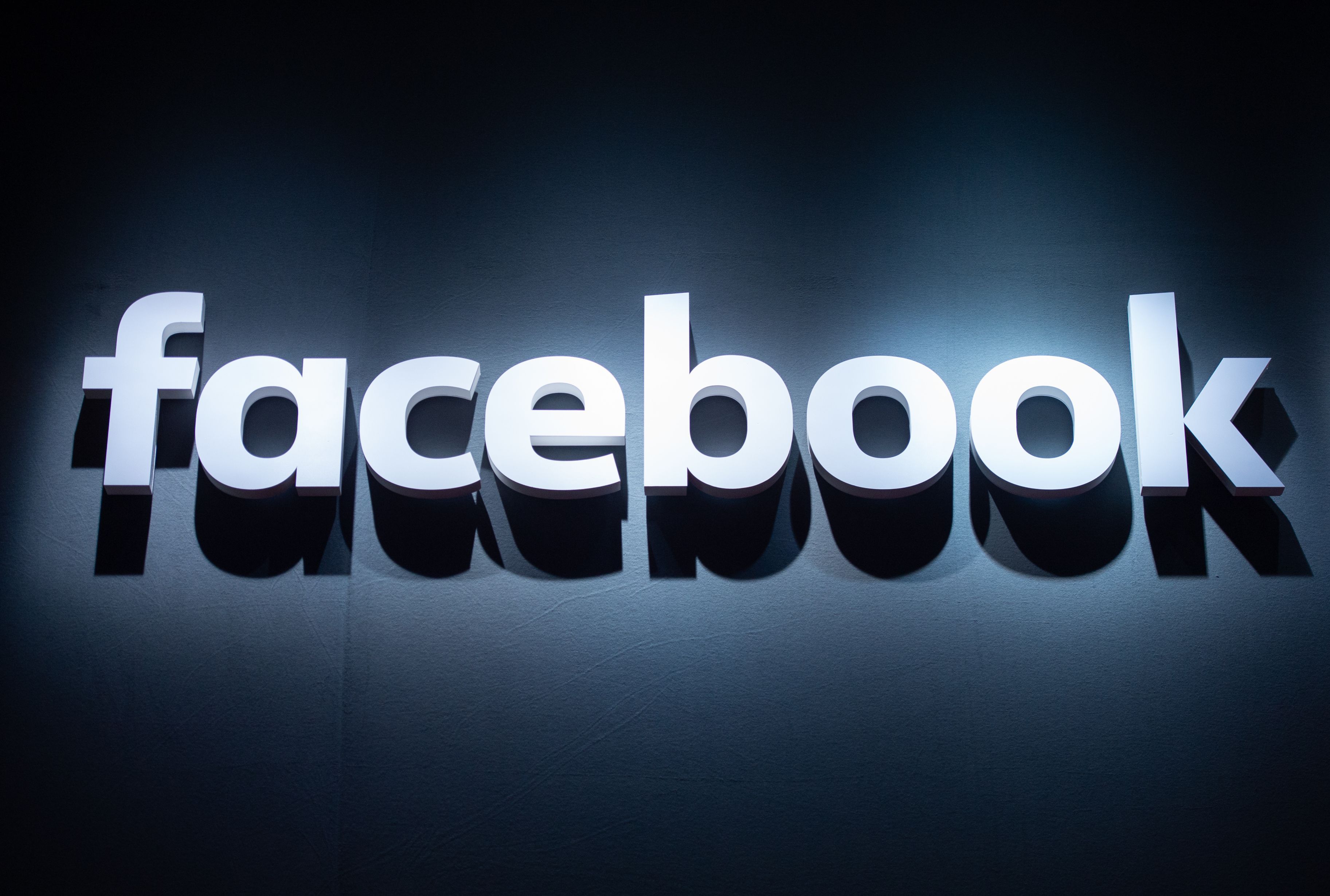 Facebook plătește sute de mii de utilizatori ca să își șteargă conturile. De ce face acest lucru și care sunt sumele oferite