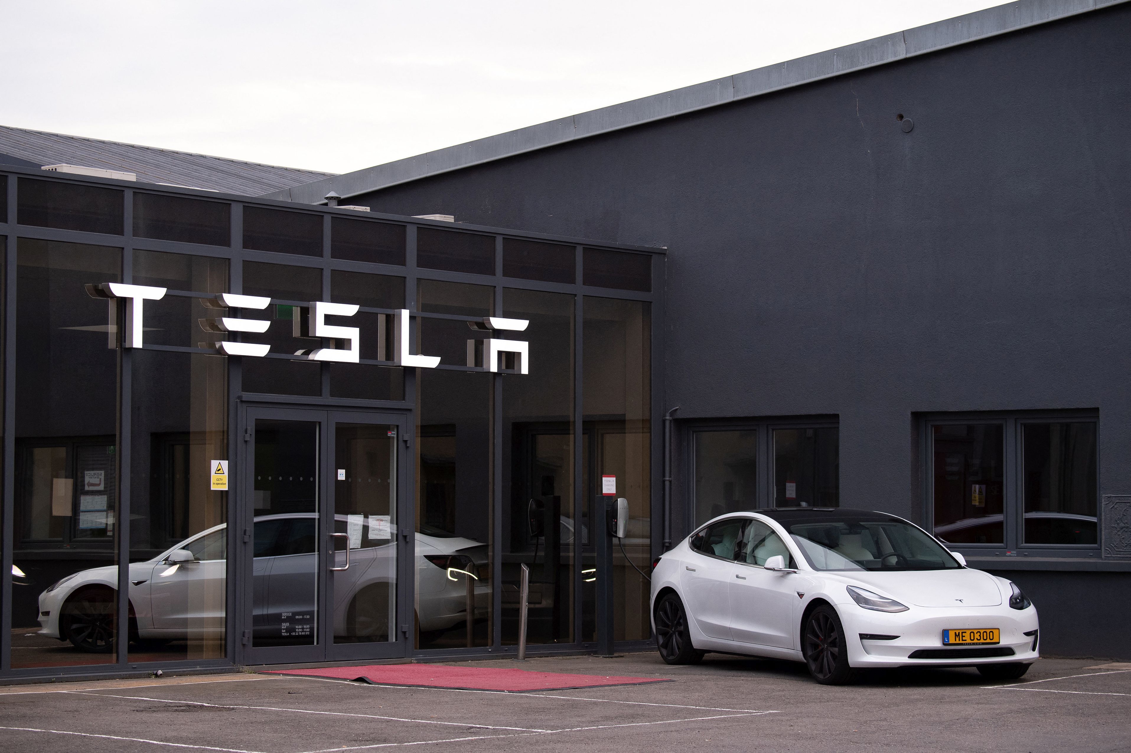 Tesla va lansa cea mai ieftină mașină electrică din istoria companiei. Cât va costa și cum va arăta aceasta
