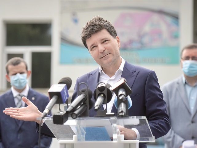 Nicușor Dan a făcut testul COVID-19 și anunță că s-a autoizolat