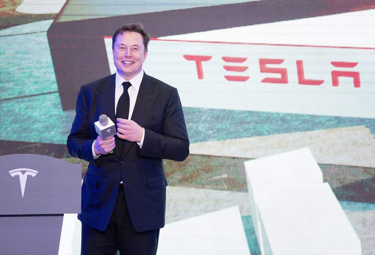 Tesla realizează venituri record, obține profit din vânzarea creditelor de poluare către rivali