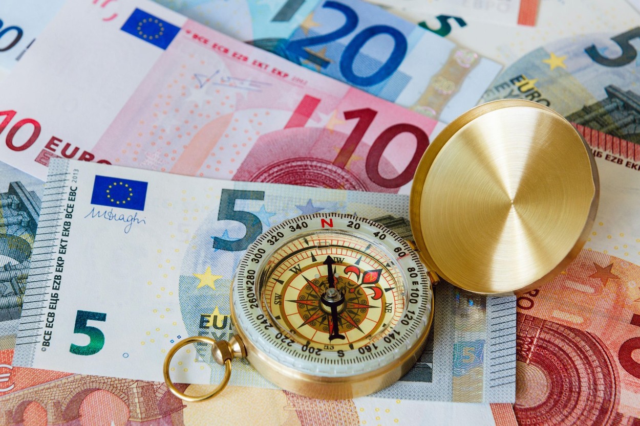 Deficitul bugetar al zonei euro a crescut de aproape 10 ori în ultimul an: Țările membre estimează că nivelul vă ajunge în 2021 la 700 mld. euro, adică 6% din produsul intern brut al regiunii
